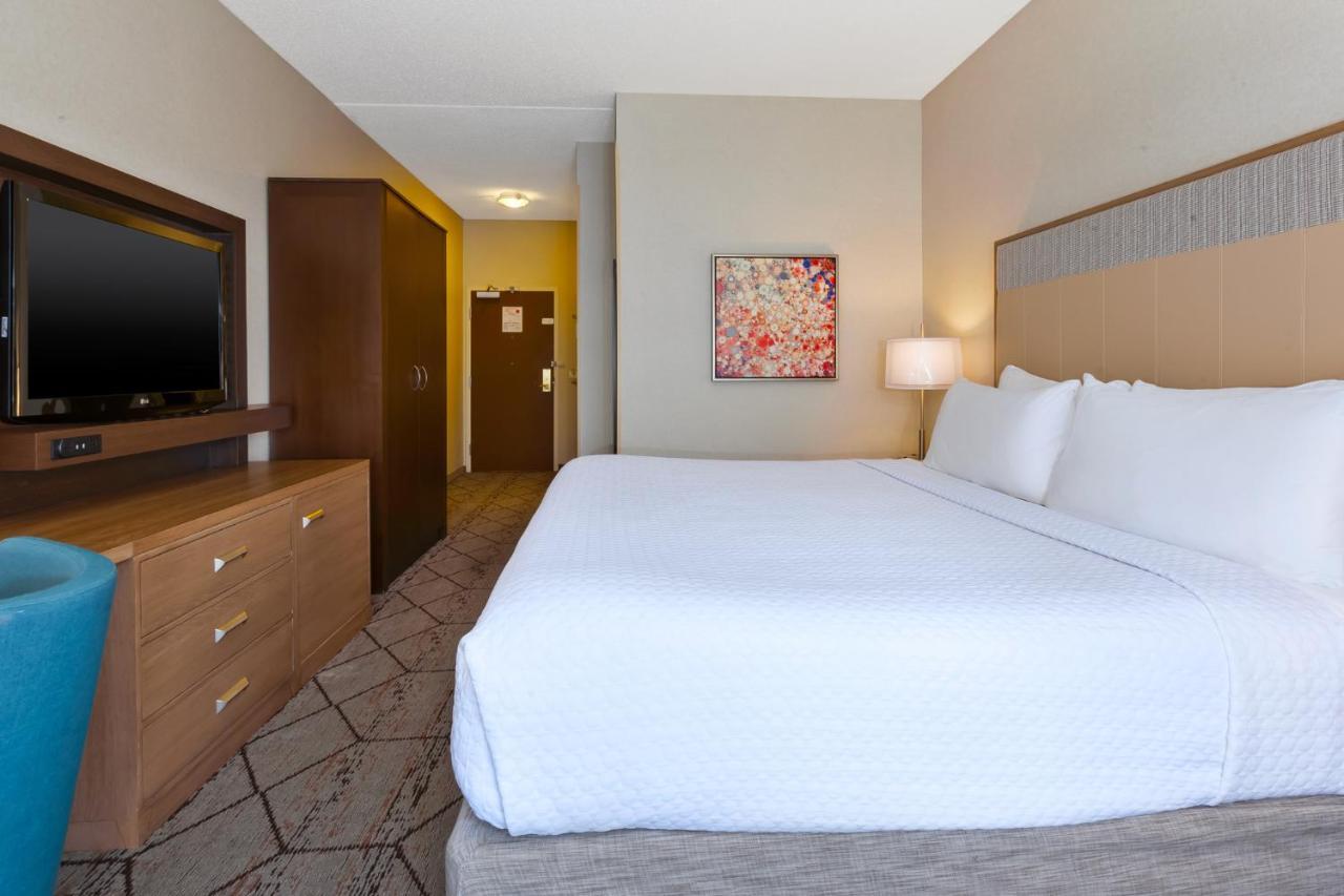 Отель Crowne Plaza Columbus North - Worthington By Ihg Экстерьер фото