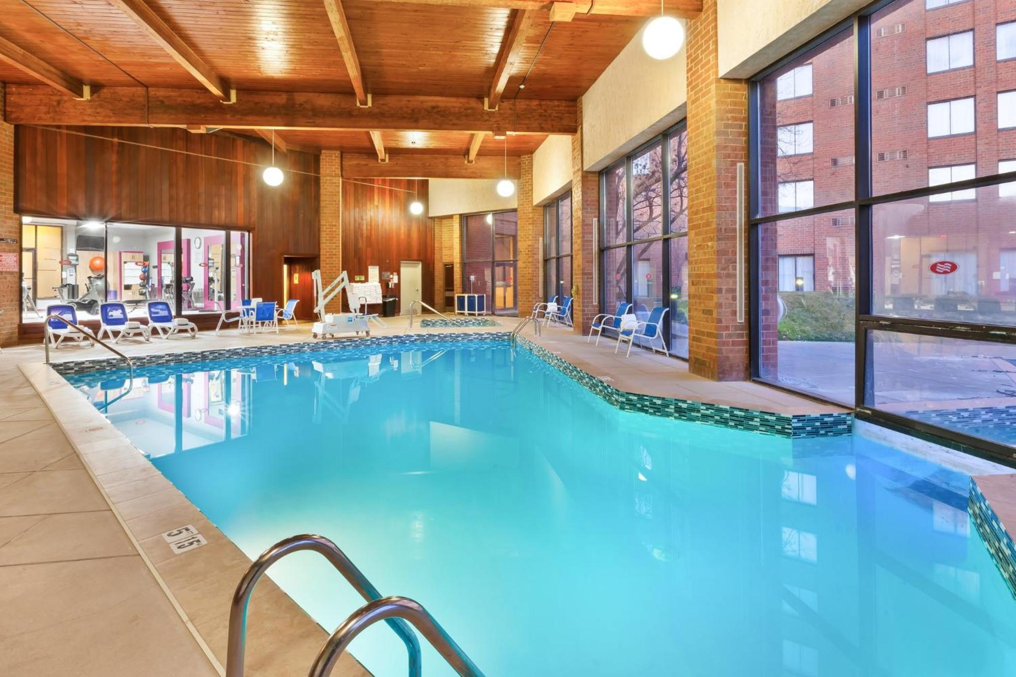 Отель Crowne Plaza Columbus North - Worthington By Ihg Экстерьер фото