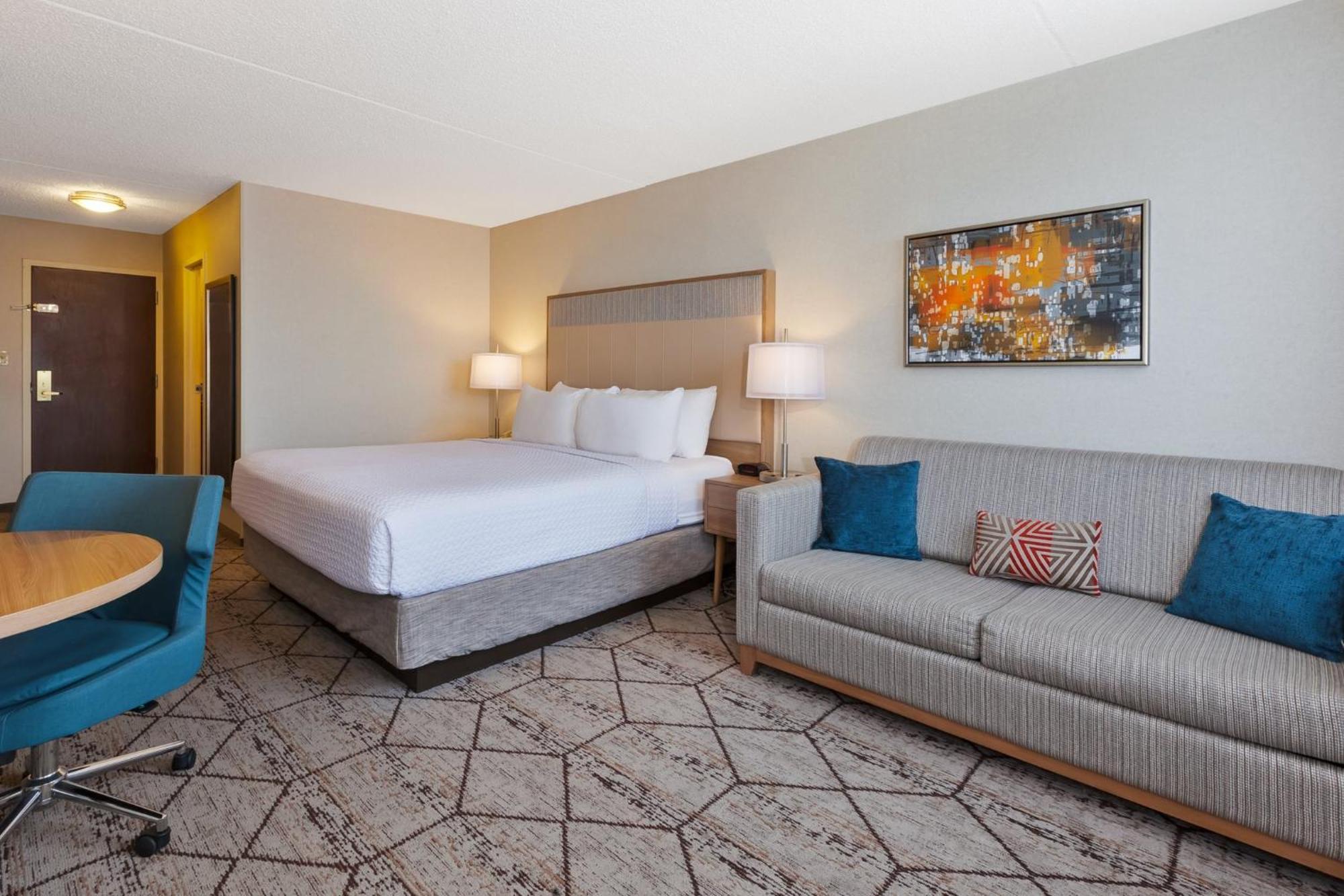 Отель Crowne Plaza Columbus North - Worthington By Ihg Экстерьер фото