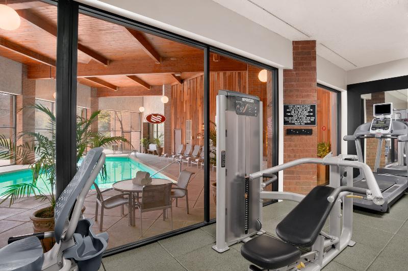 Отель Crowne Plaza Columbus North - Worthington By Ihg Экстерьер фото